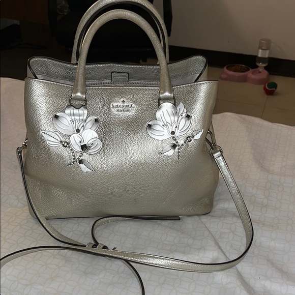 kate spade Handbags - Kate spade vintage leather crossbody minor wear pictured beautiful bag